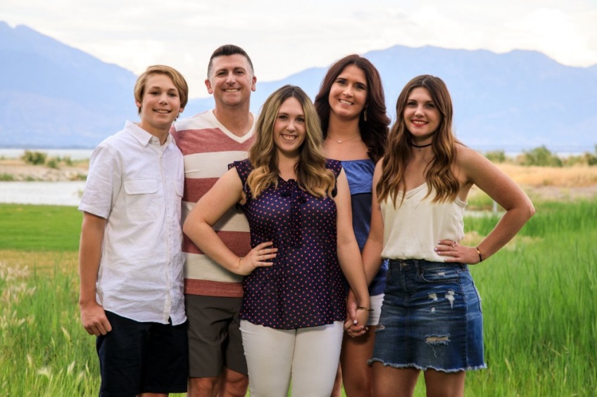 Saratoga Springs Family Photo Lake Background